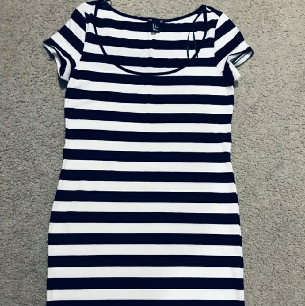 Black and White slim fitting dress/skirt